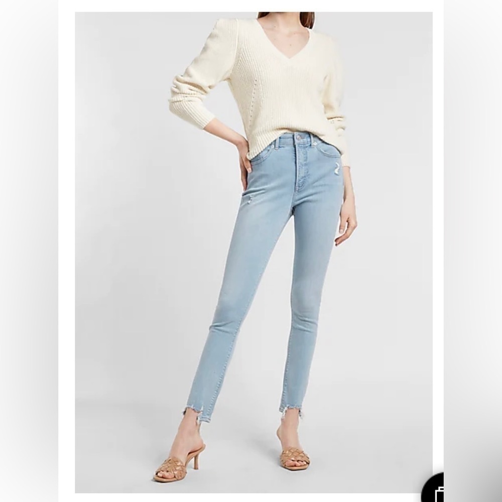 NWT Express Structured Shoulder V-Neck Sweater | Size XL | Color Cream